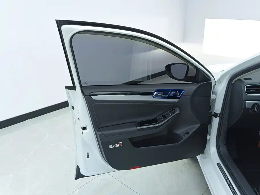 Volkswagen Sagitar — миниатюра 7