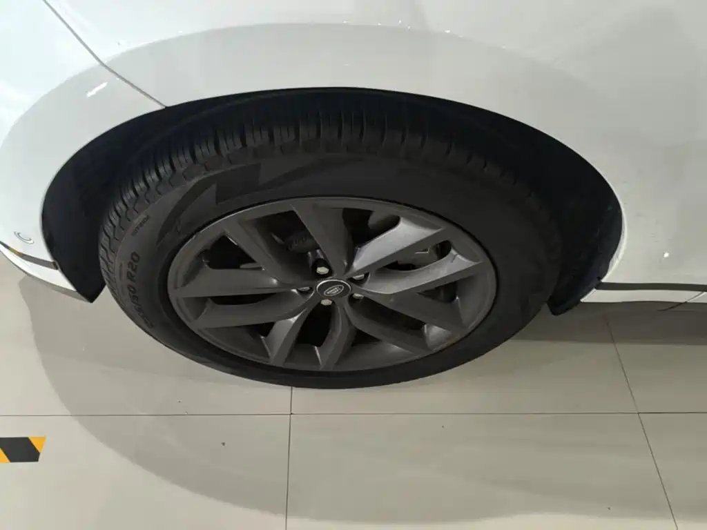 Land Rover Velar — миниатюра 23