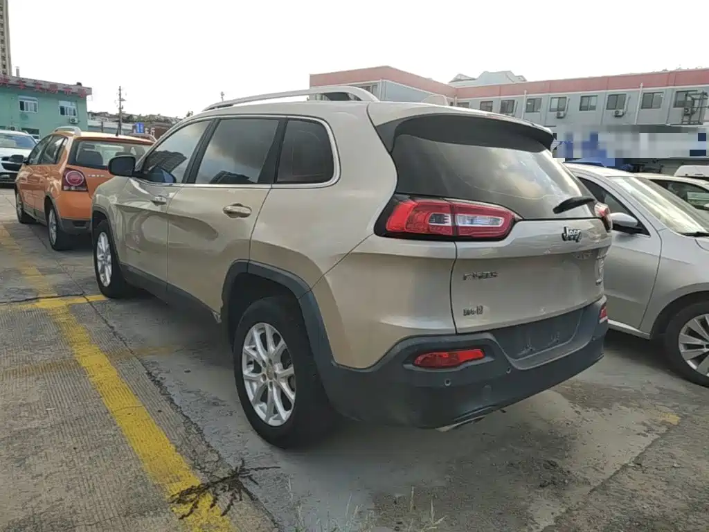 Jeep Cherokee — миниатюра 5
