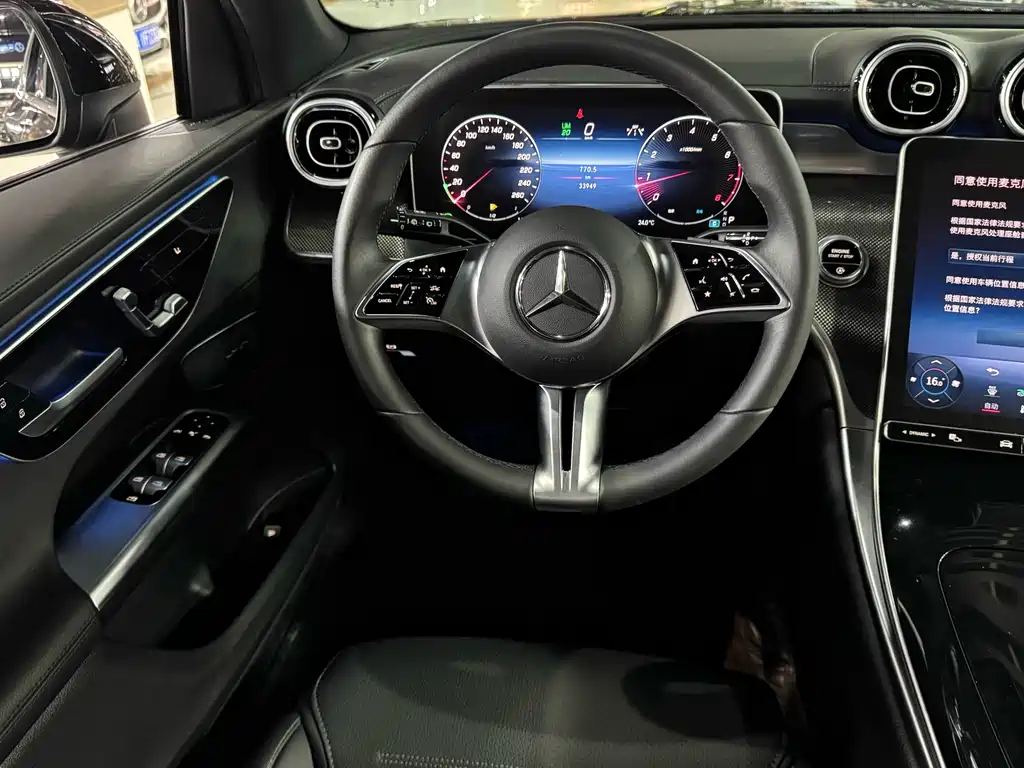 Mercedes-Benz GLC 2023 GLC 260 L 4MATIC 5 мест