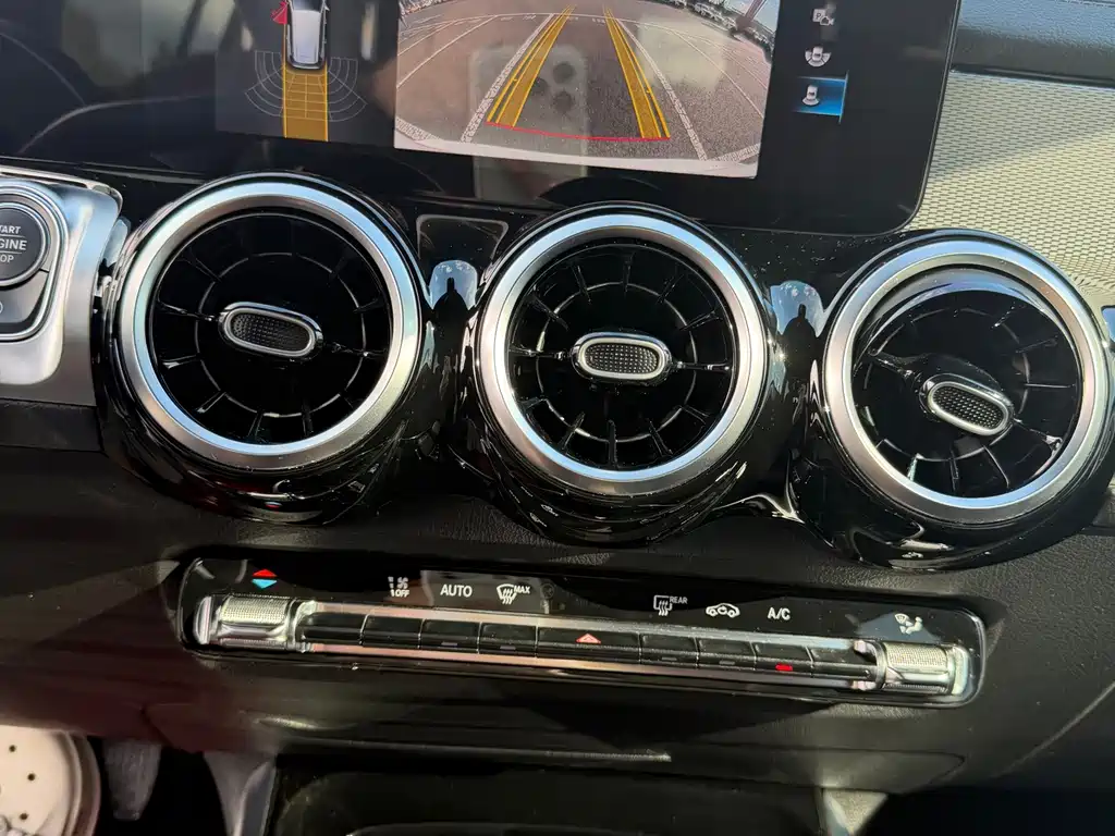 Mercedes-Benz GLB — миниатюра 24