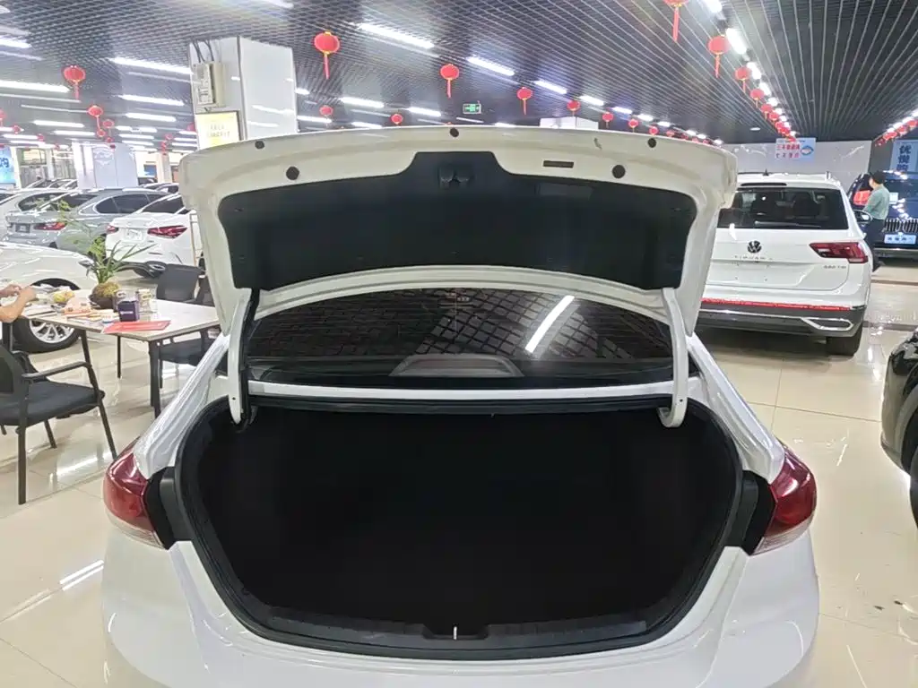 Hyundai Elantra — миниатюра 19