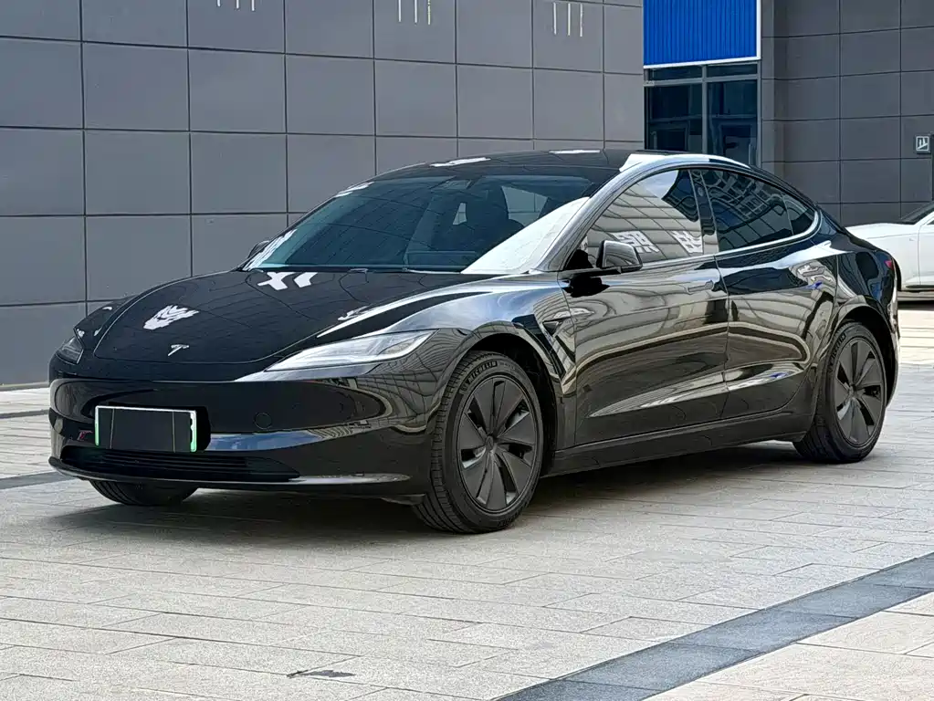 Tesla Model 3 2024