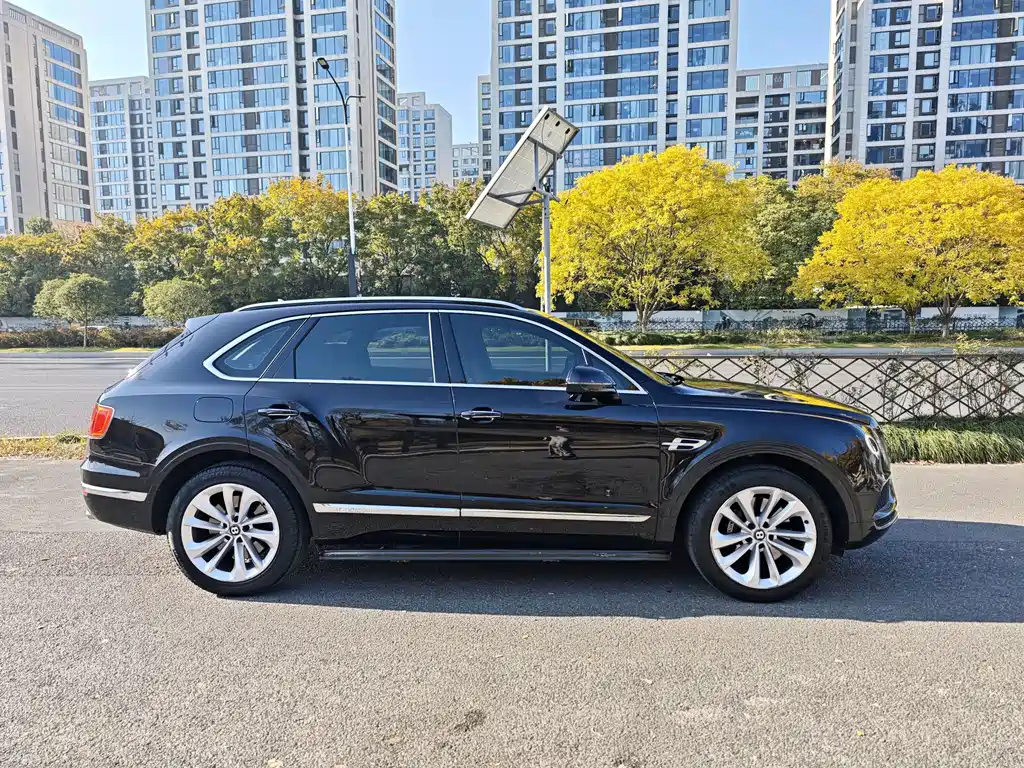 Bentley Bentayga — миниатюра 10