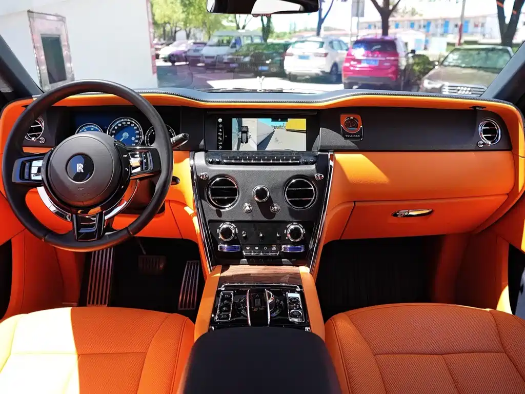 Rolls-Royce Cullinan — миниатюра 12