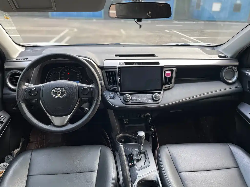 Toyota RAV4 — миниатюра 7