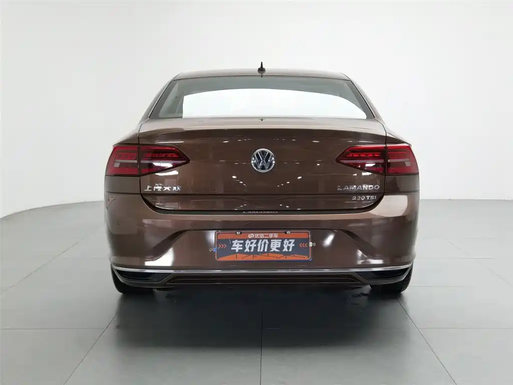 Volkswagen Lamando 2019 230TSI MT V