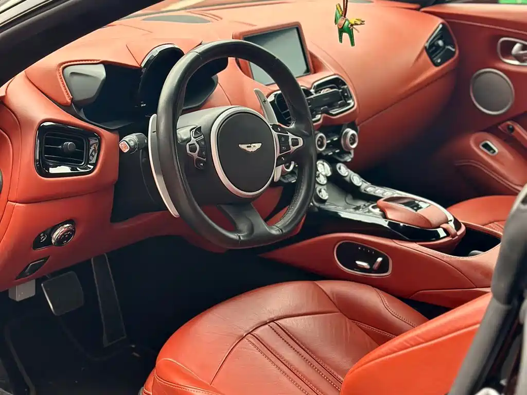Aston Martin V8 Vantage — миниатюра 6