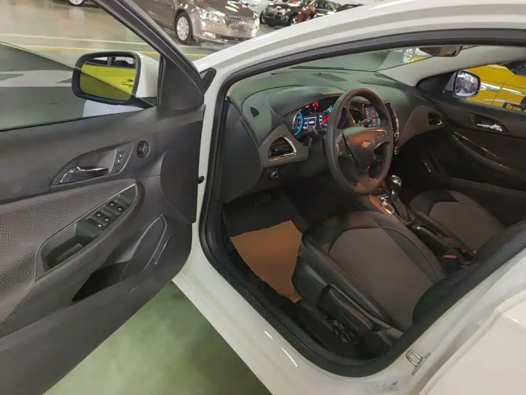 Chevrolet Cruze — миниатюра 16