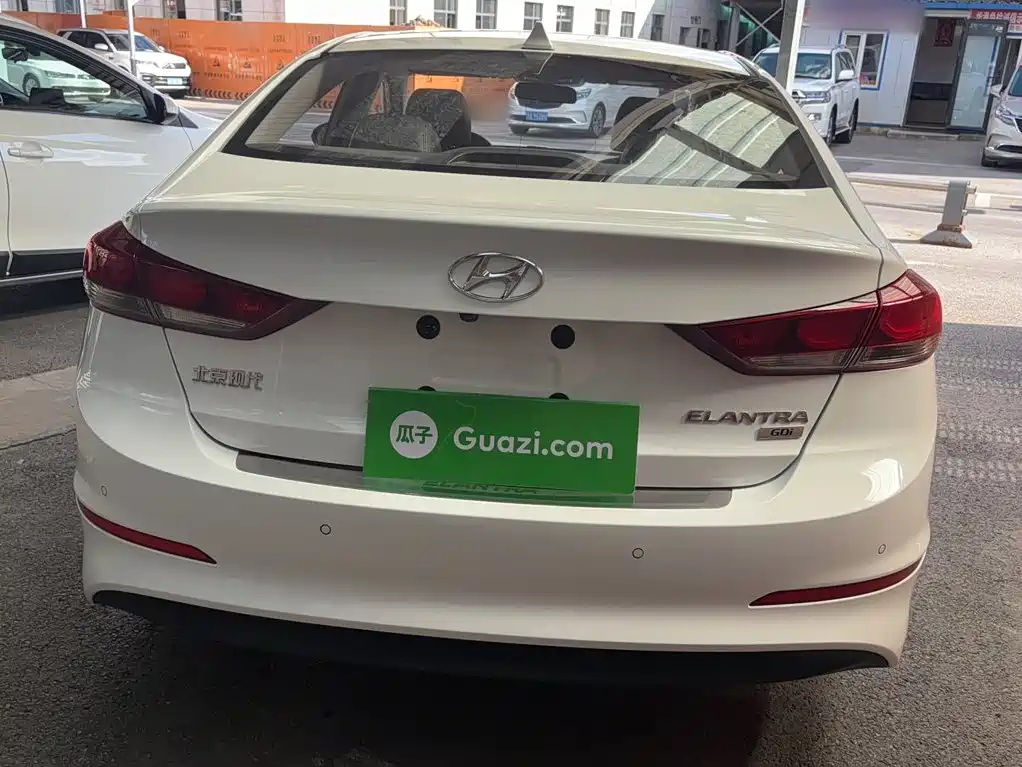 Hyundai Elantra — миниатюра 8