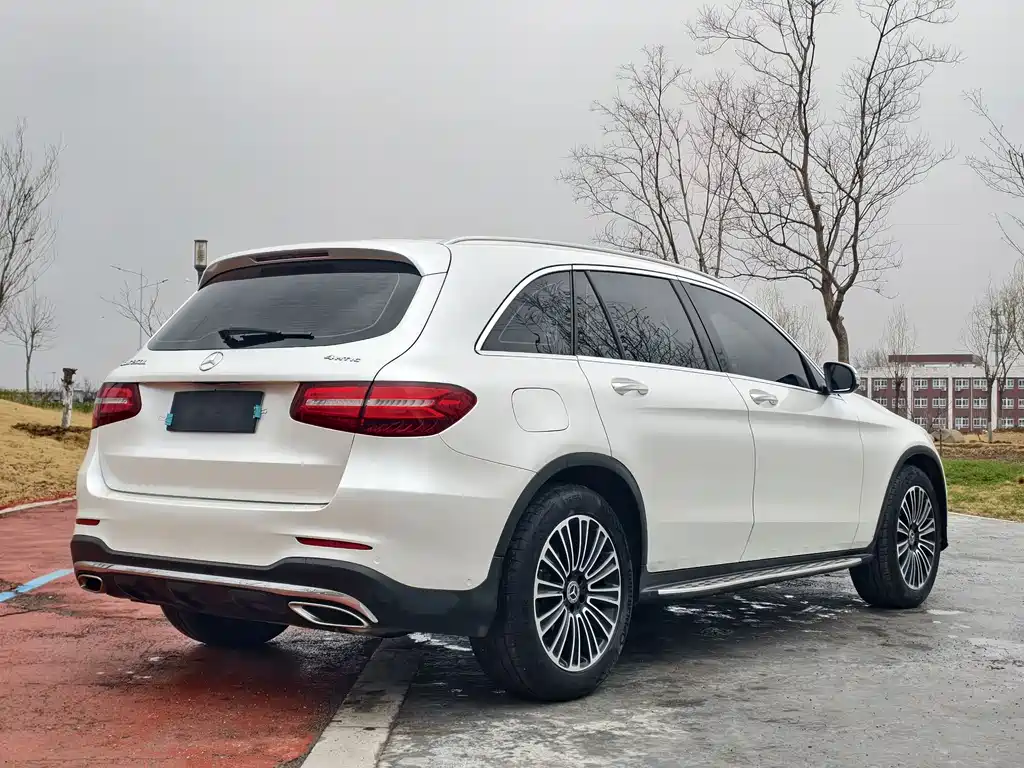 MERCEDES-BENZ GLC