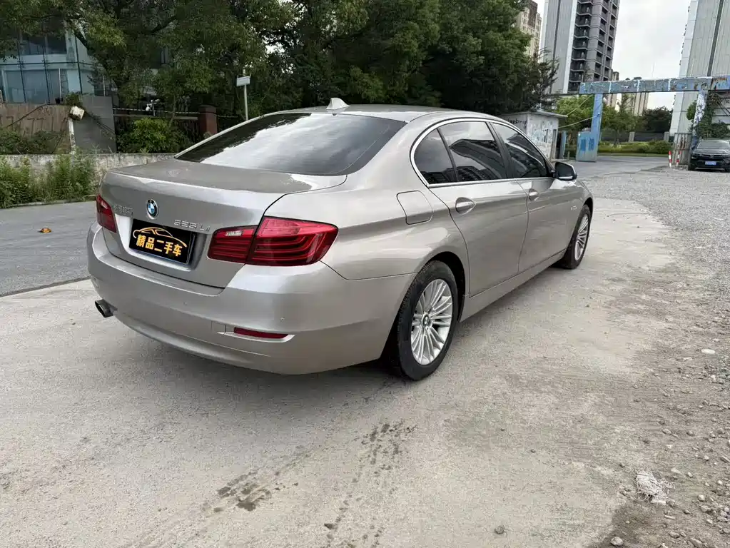 BMW 5 Series — миниатюра 9