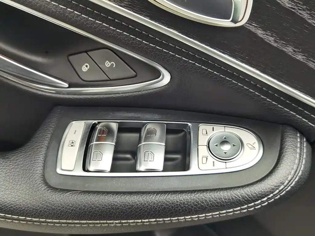 Mercedes-Benz C-Class — миниатюра 9