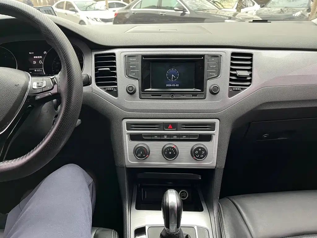 VOLKSWAGEN GOLF*JIAYU