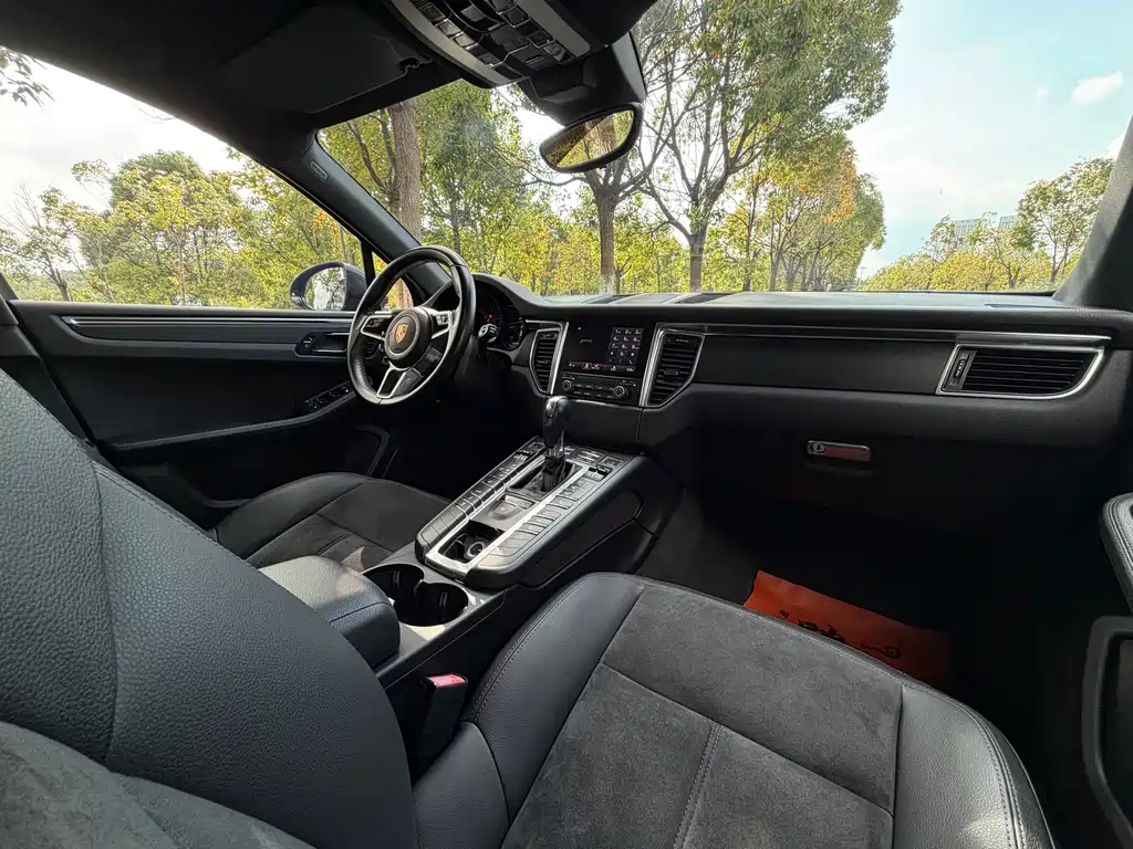 Porsche Macan — миниатюра 14