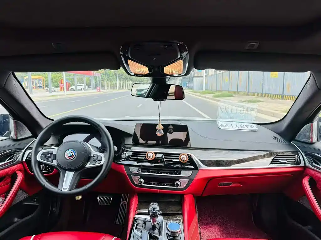 BMW 5 Series — миниатюра 5