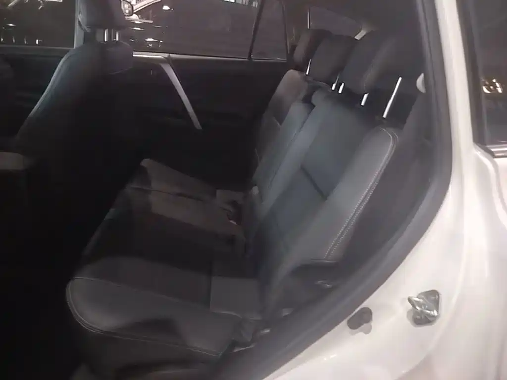 Toyota RAV4 — миниатюра 17