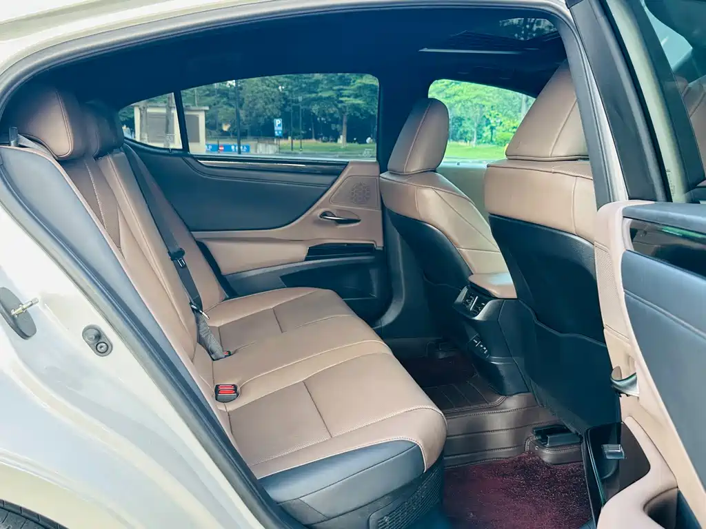 Lexus ES — миниатюра 16