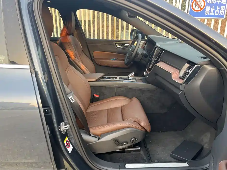 VOLVO XC60 PLUG IN HYBRID