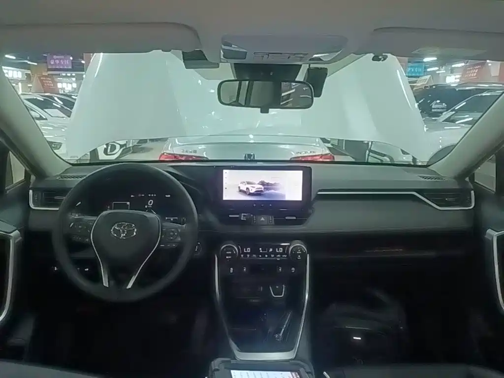 Toyota RAV4 — миниатюра 10