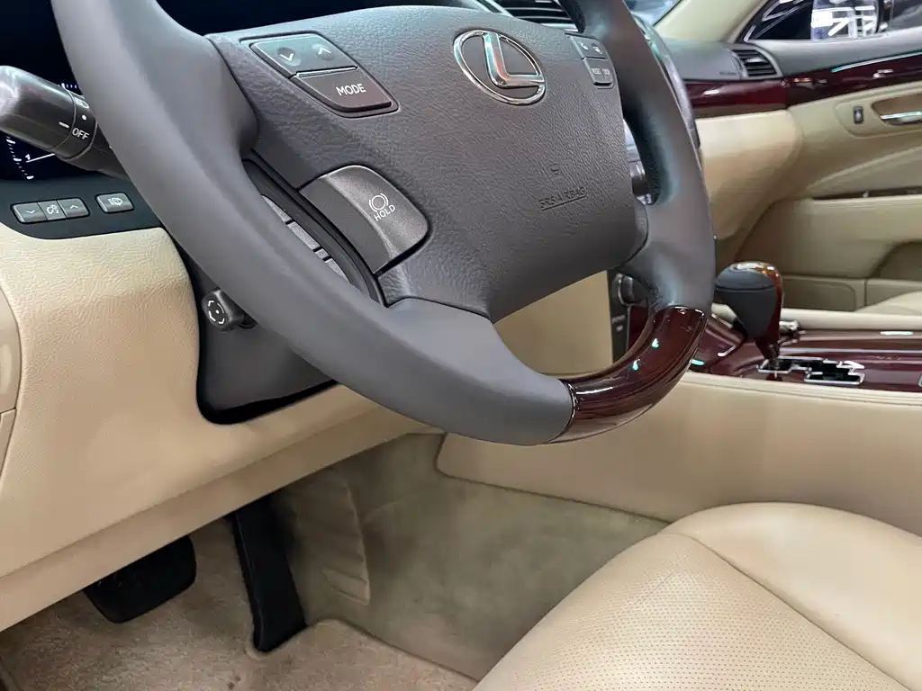 Lexus LS — миниатюра 16