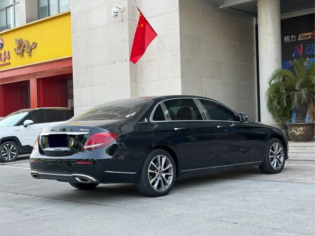 Mercedes-Benz E-Class — миниатюра 7