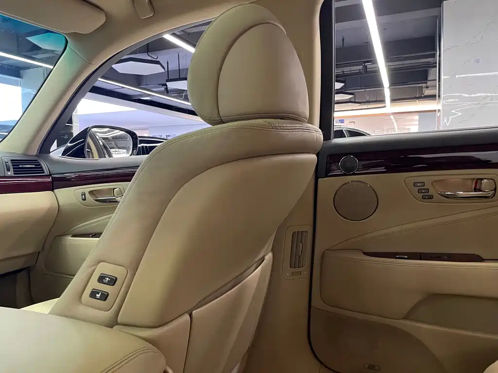 Lexus LS — миниатюра 35