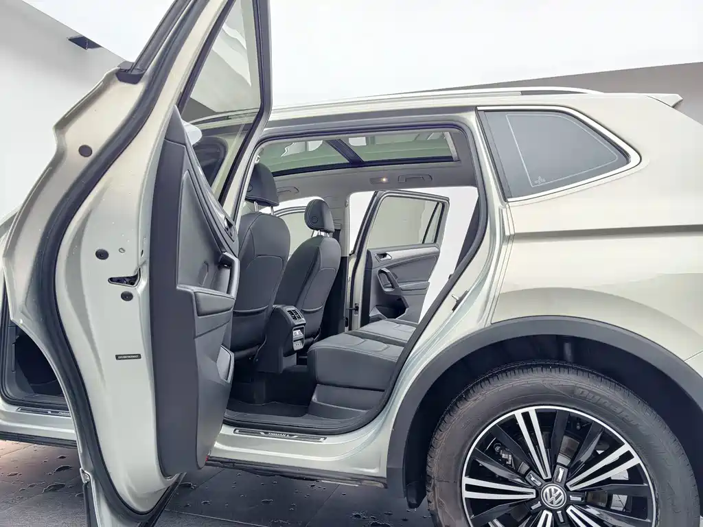 Volkswagen Tiguan L — миниатюра 17