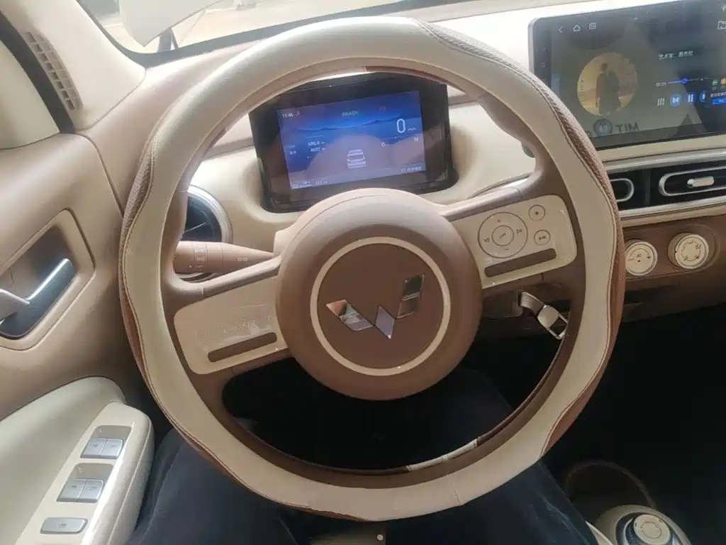 Wuling MINIEV — миниатюра 11