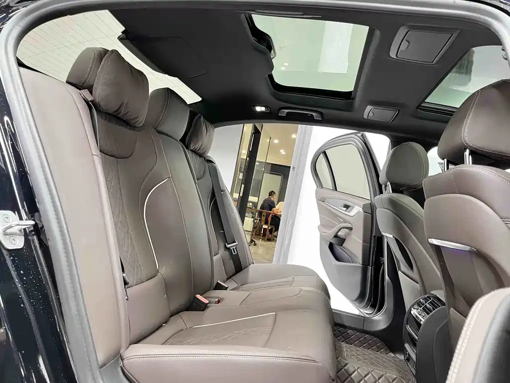 BMW 5 Series — миниатюра 5