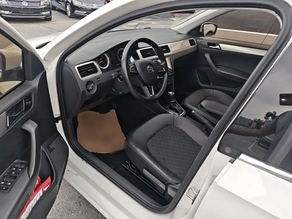 Skoda Rapid — миниатюра 16