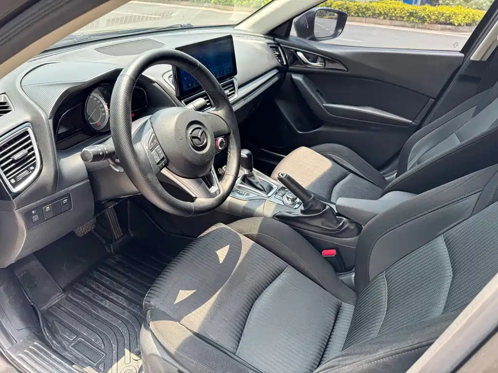 Mazda 3 Axela Sedan 1.5L Auto Comfort Type, фото 8