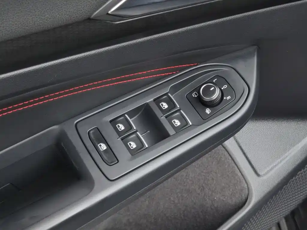 Volkswagen Golf GTI — миниатюра 9