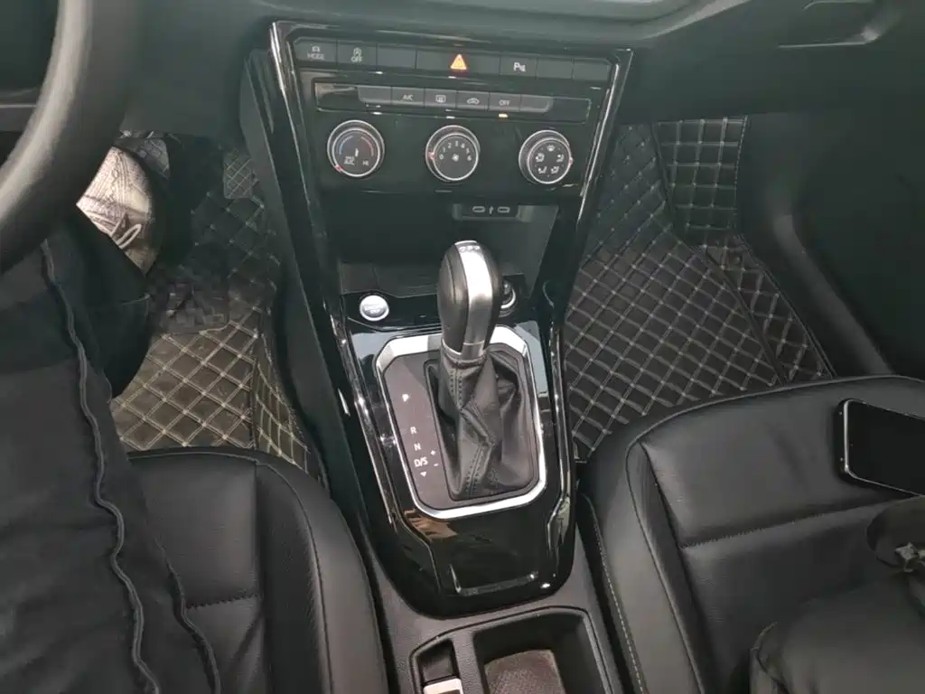 Volkswagen T-Roc — миниатюра 14