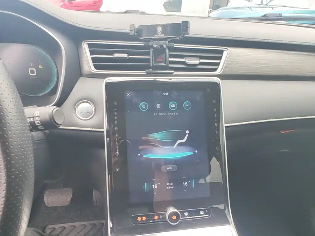 Roewe RX5 New Energy — миниатюра 13
