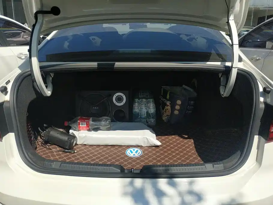 Volkswagen Lavida — миниатюра 4