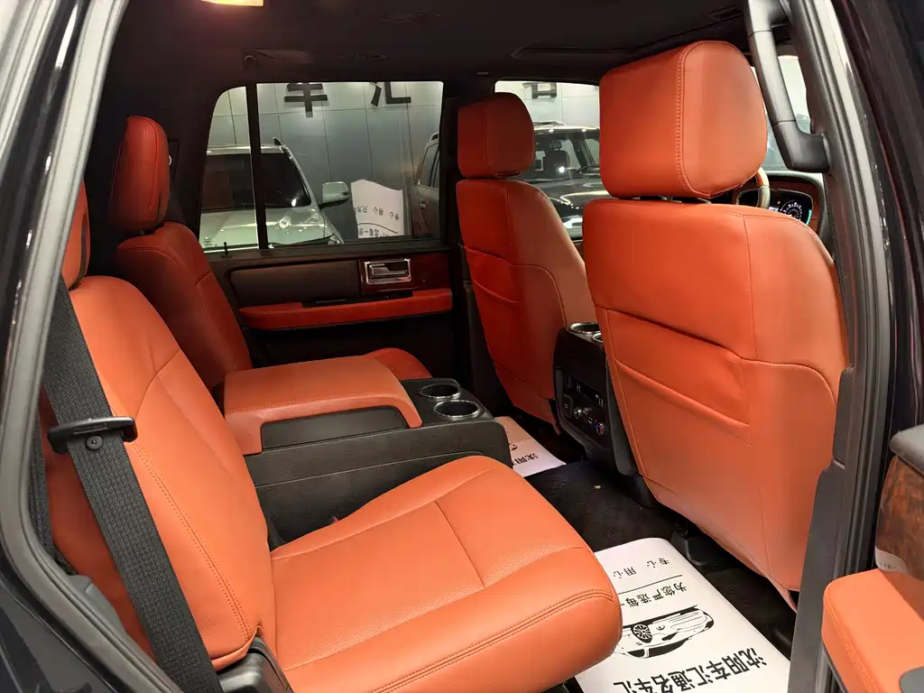Lincoln Navigator — миниатюра 11