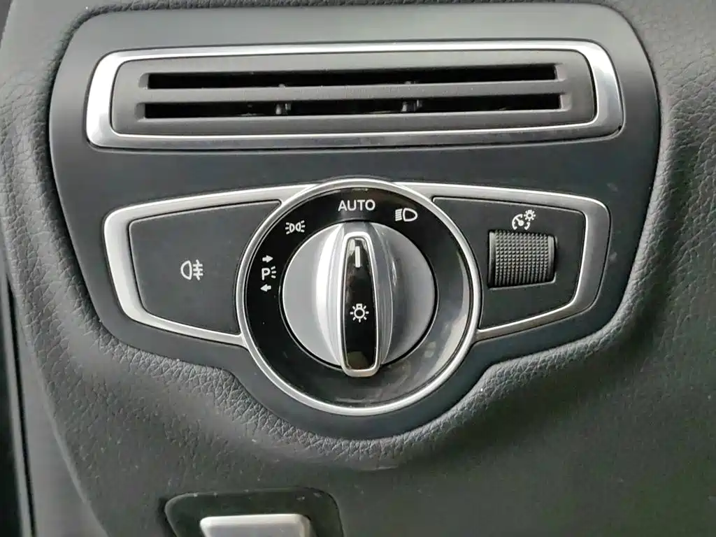 Mercedes-Benz C-Class — миниатюра 21