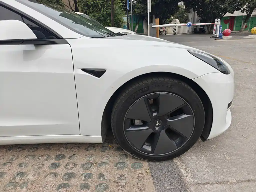 Tesla Model 3 — миниатюра 9