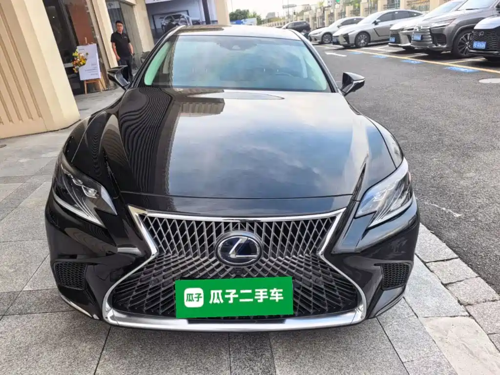 Lexus LS — миниатюра 3