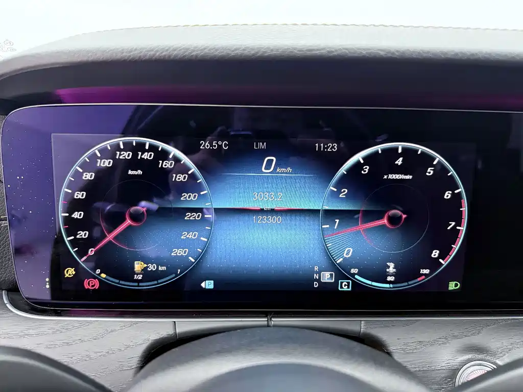 Mercedes-Benz E-Class — миниатюра 7