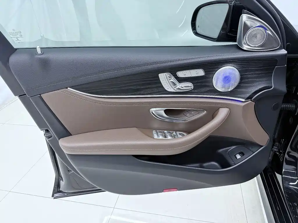 Mercedes-Benz E-Class — миниатюра 16