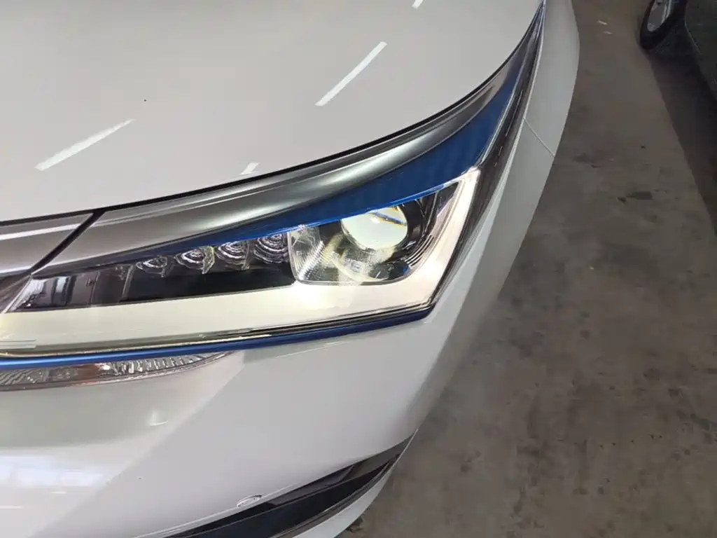 Toyota Corolla Hybrid — миниатюра 24