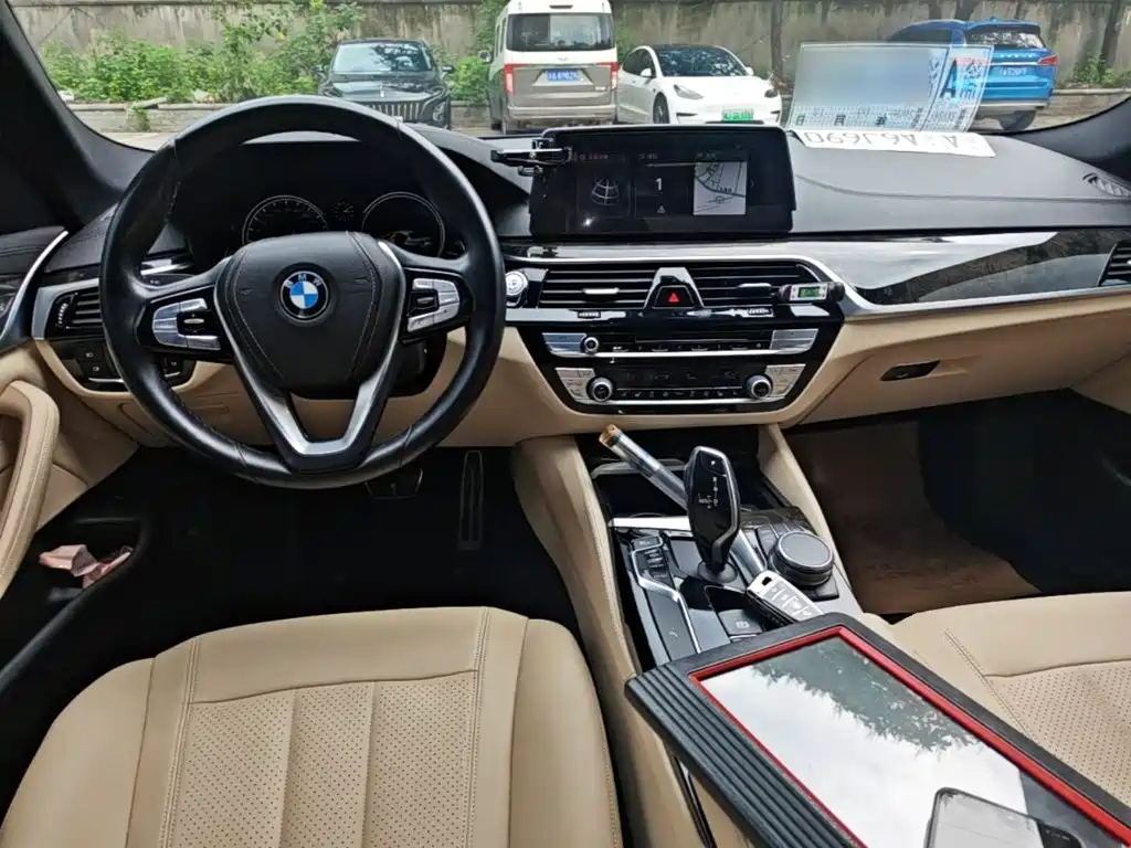 BMW 5 Series — миниатюра 10
