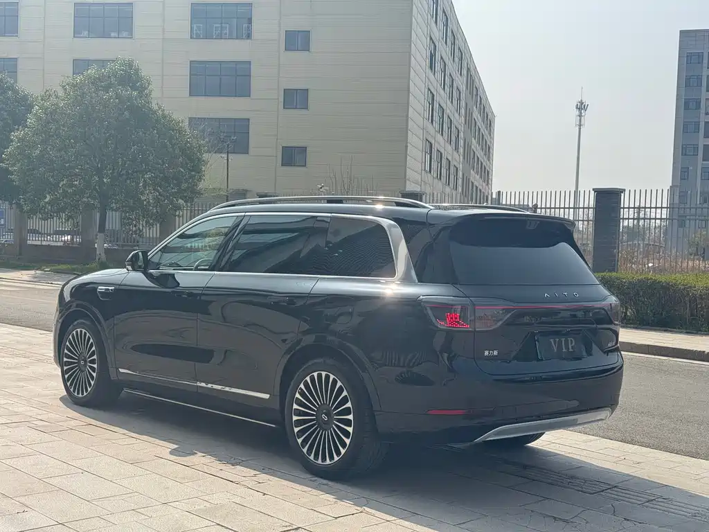 AITO ASK THE WORLD M9