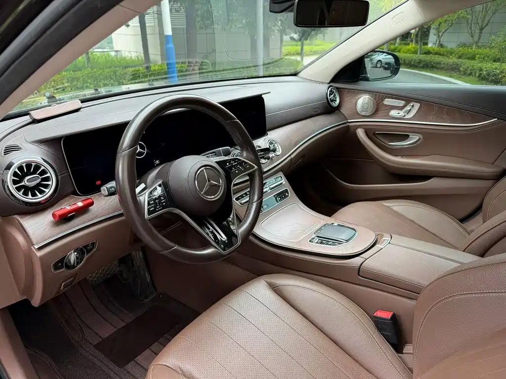 Mercedes-Benz E-Class — миниатюра 4
