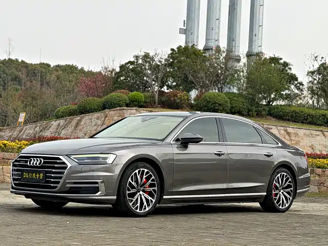 AUDI A8