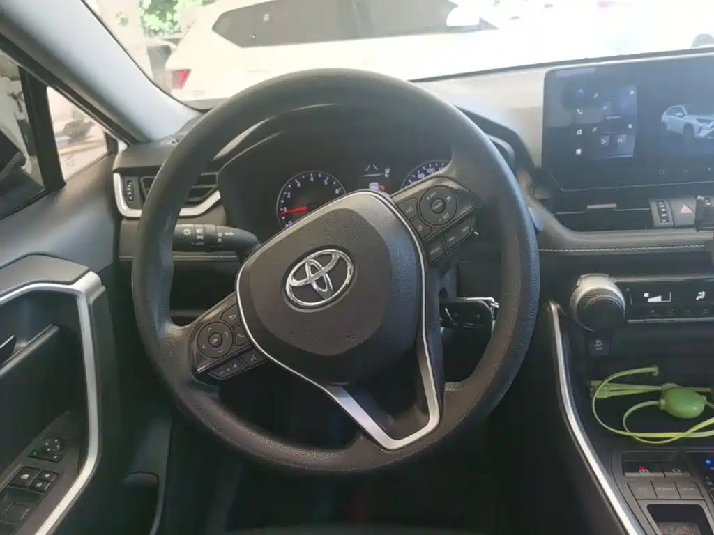 Toyota RAV4 — миниатюра 15