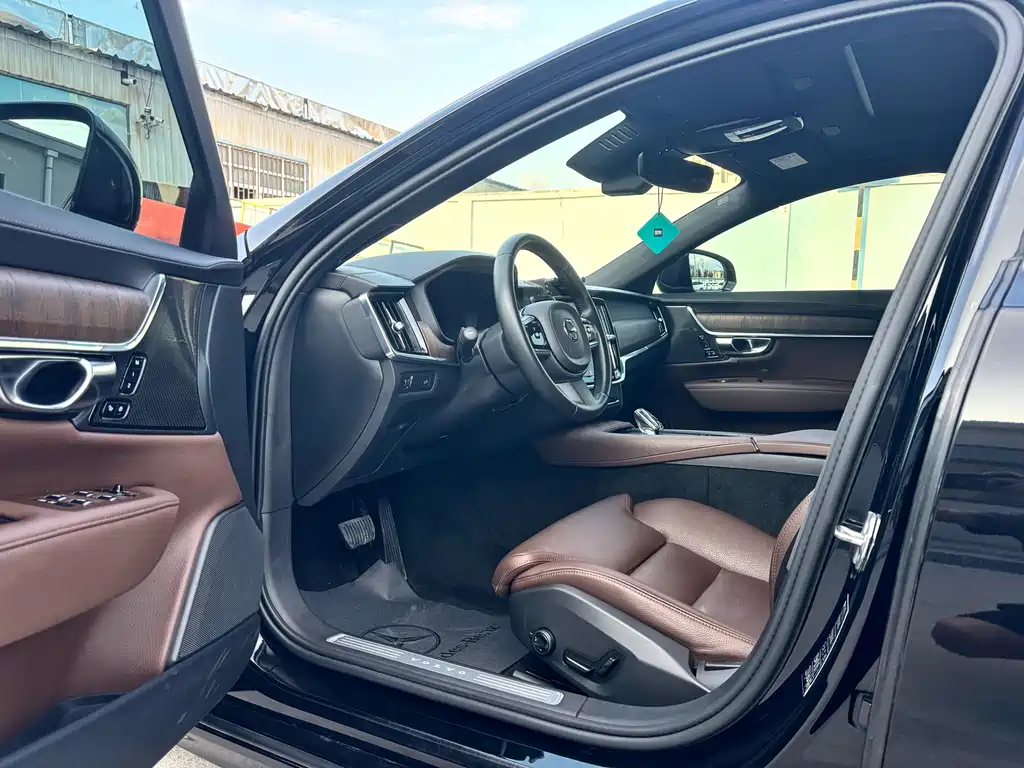 Volvo S90 — миниатюра 7