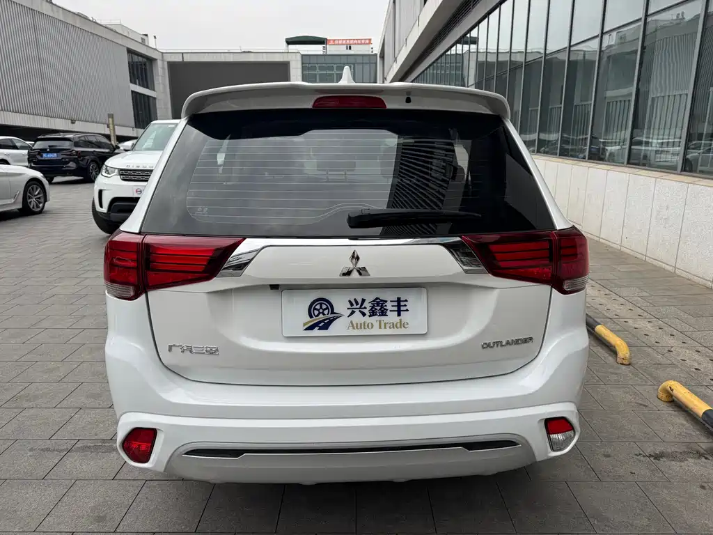 MITSUBISHI OUTLANDER